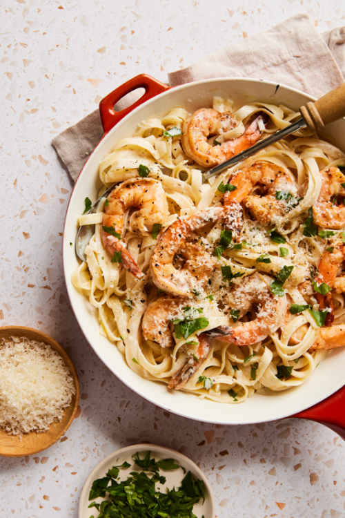 30-Minute Creamy Shrimp Alfredo Pasta | Dish on Fish